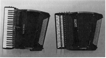 Сравнение традиционной аккордеонной клавиатуры и клавиатуры Н. Кравцова
